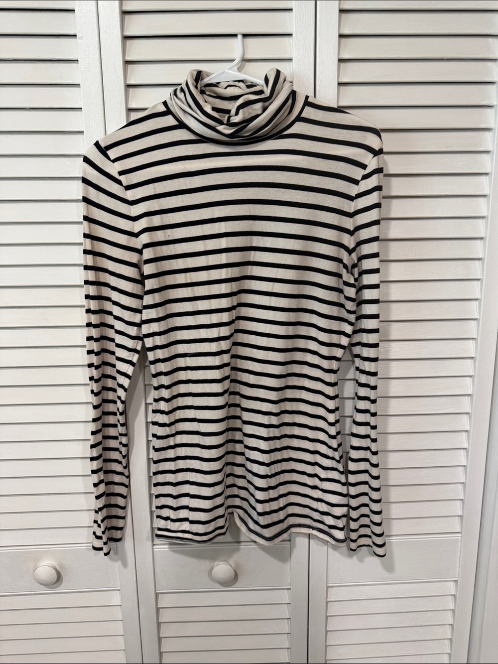 Merona Black & White Striped Turtleneck Long-Sleeve Top